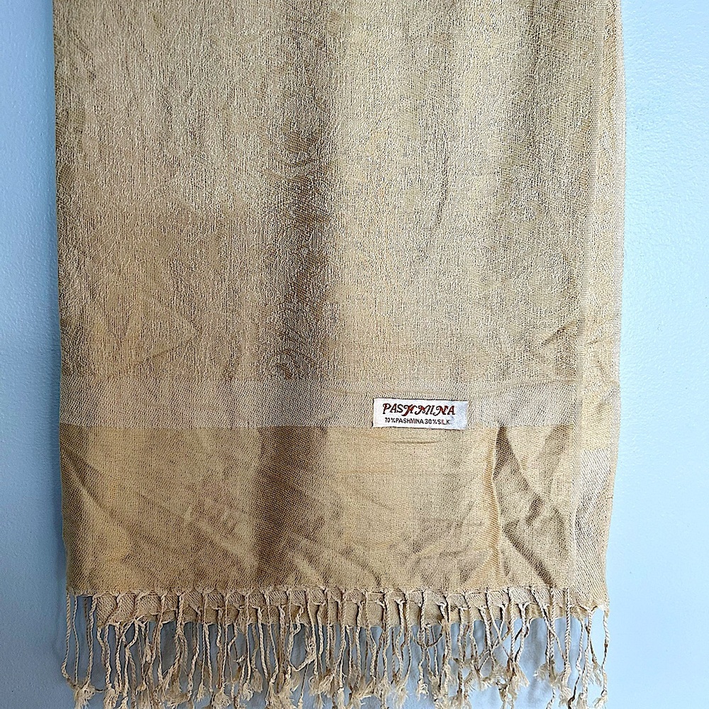 Pashmina scarf - like new 70% pashmina 30% silk